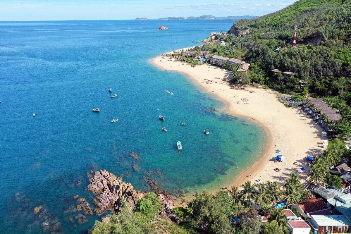 Bai Xep beach has long been loved by a lot of people, from natural and adventurous lovers who love exploring to high-class tourists, especially in the hot summer. Photo: Huu Khoa. 