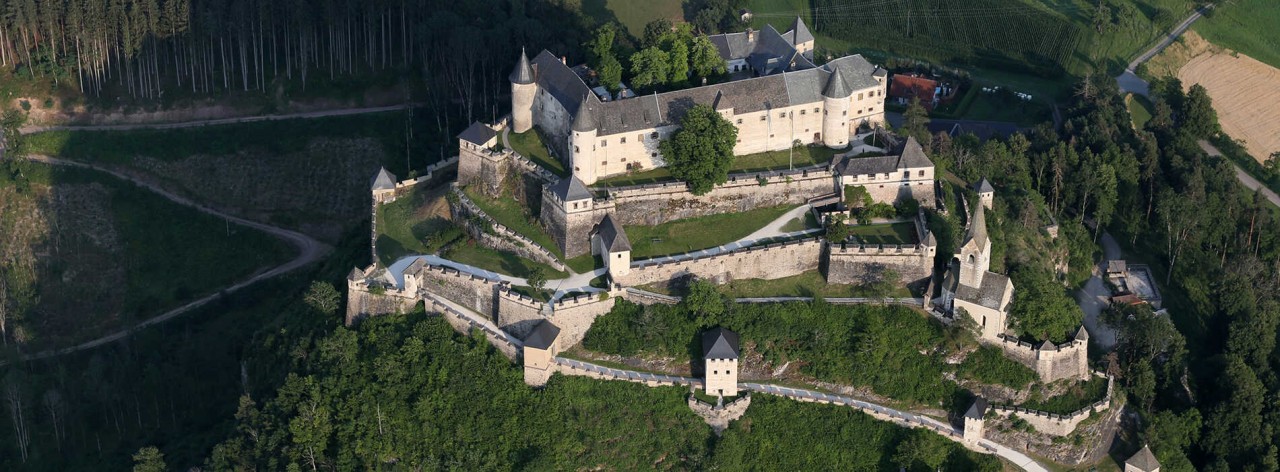  www.burg-hochosterwitz.com