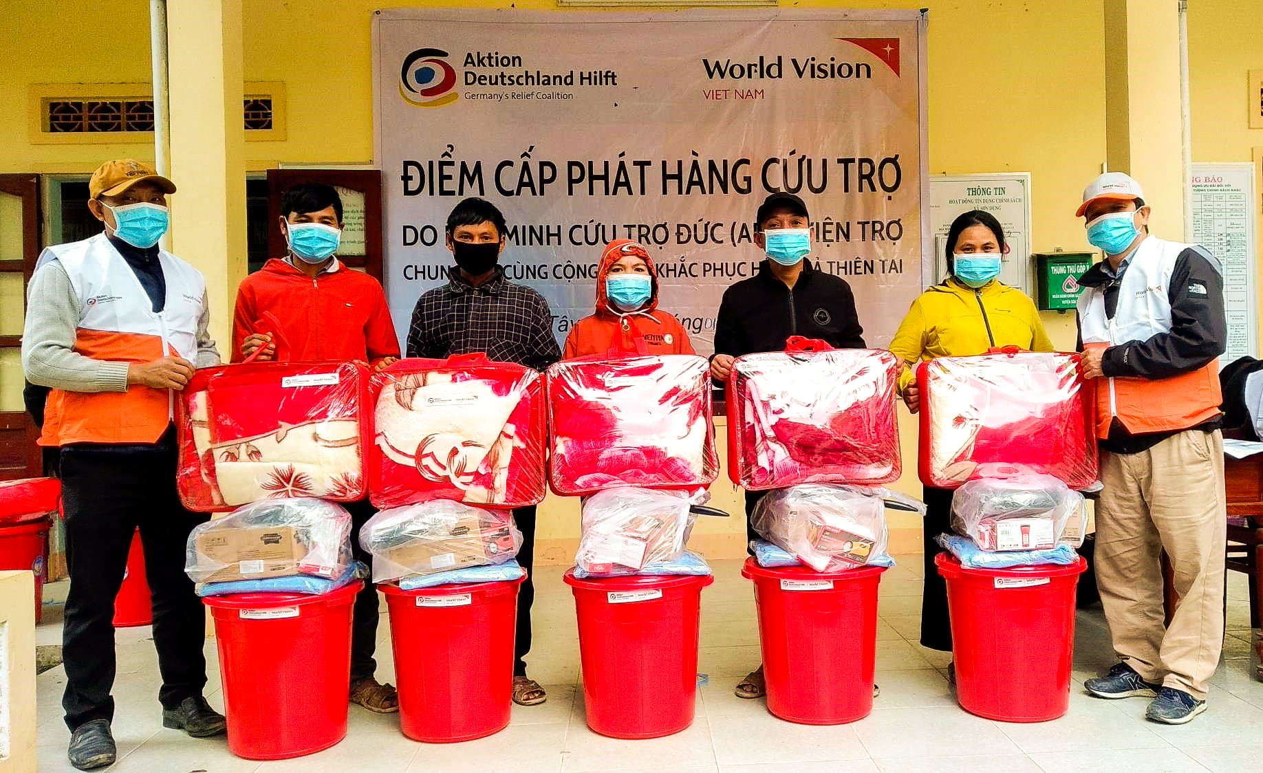 World Vision distributes essential goods to Quang Ngai's households