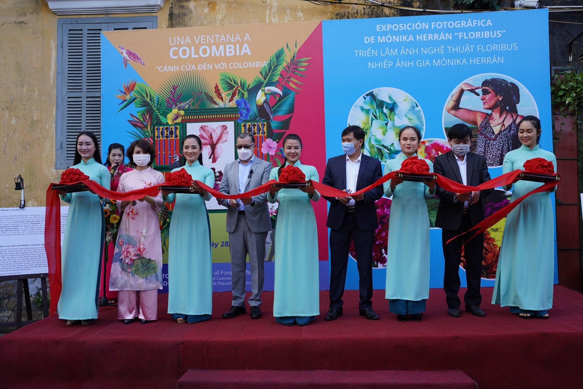 Exhibition introduces colombian flowers in hoi an city
