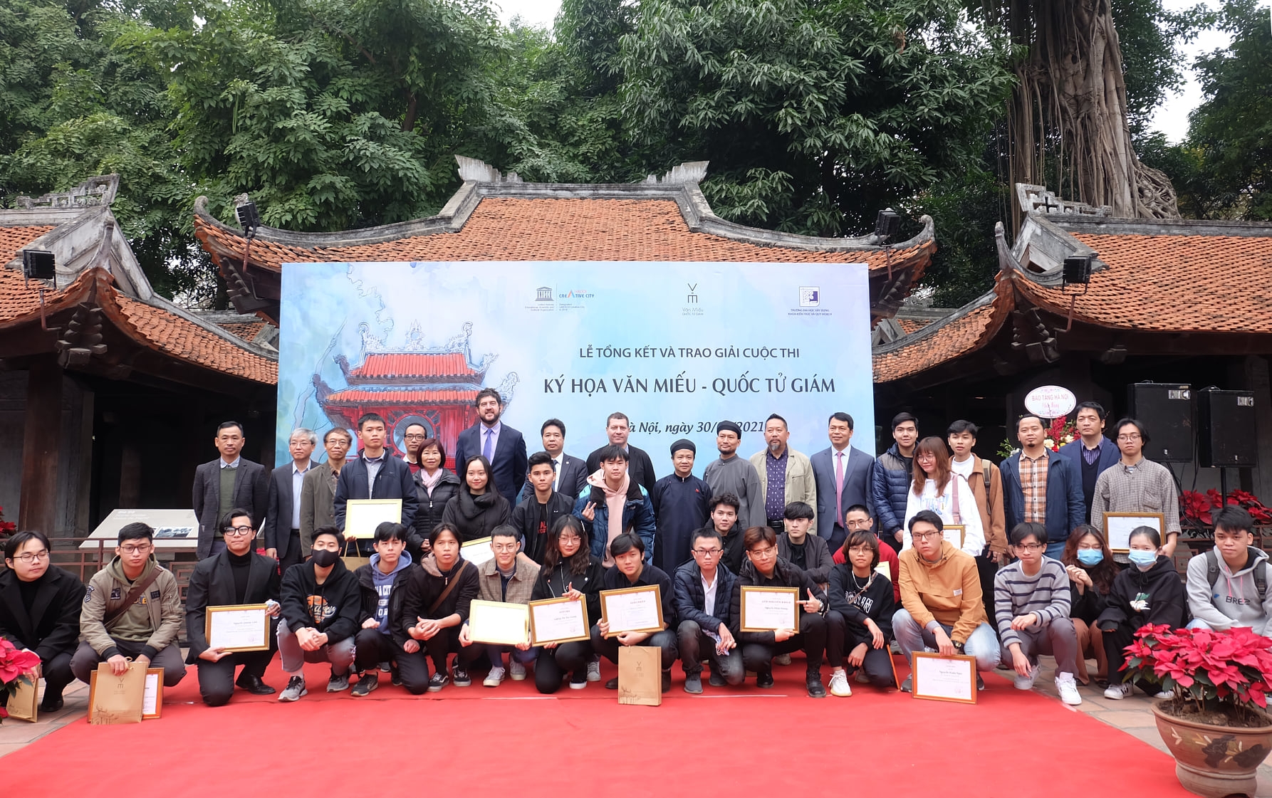 Sketching contest of temple literature closed