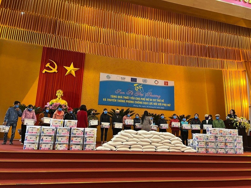 Poor People Nationwide Presented Lunar New Year Gifts