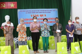 Poor People Nationwide Presented Pre-Lunar New Year Gifts