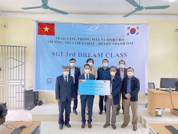 Korean NGO Gifts High-Tech Computer Room to Hanoian School