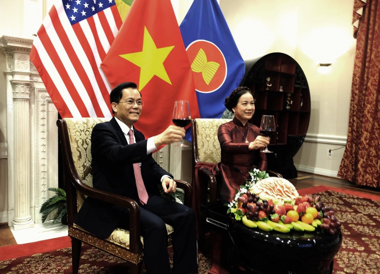 homeland spring program brings tet atmosphere to overseas vietnamese