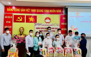 Local Friendship Unions Bring a Happy New Year to the Needy
