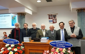 Czech-Vietnamese encyclopaedia wins Dictionary of the Year award