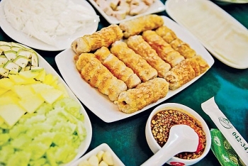 Grilled spring rolls –  Vietnamese specialty favored by Thai people