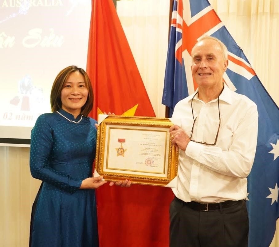 friendship medal presented to australian diplomat