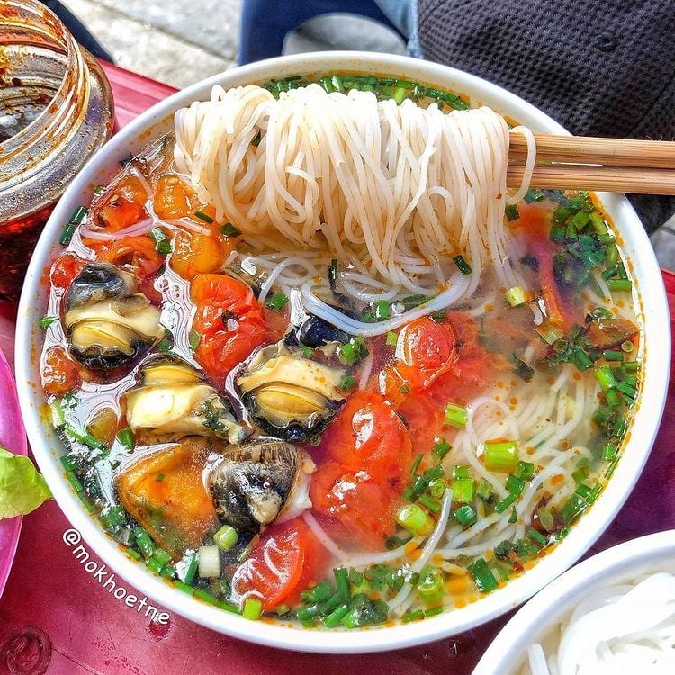 try a bowl of hanoi snail vermicelli soup