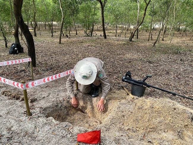 Quang Tri: Cache of More Than 30 UXOs Discovered