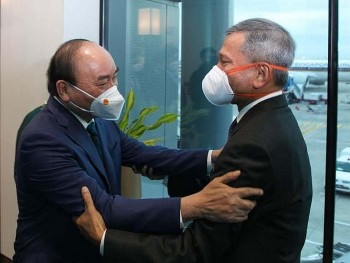 Vietnam's State President Begins Singapore Visit
