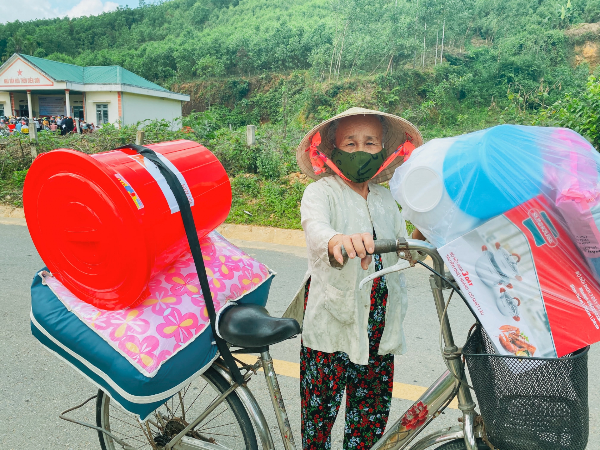 Breeding cows handed over to disaster–affected households in Quang Nam Province