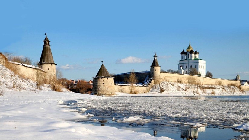 vietnamese student thanked for saving two children fell into icy river in russia