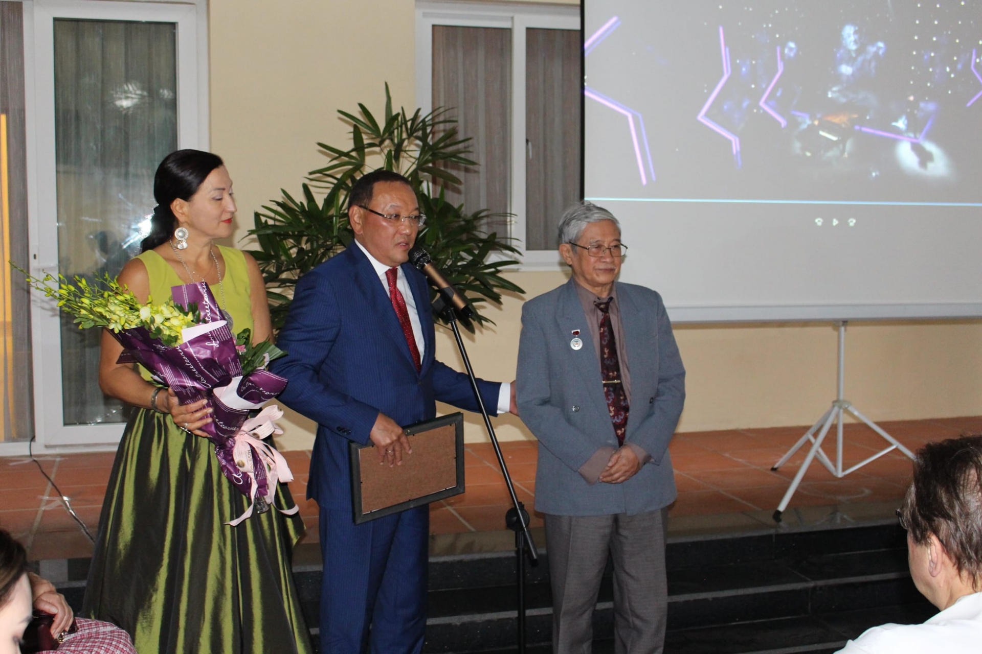 Vietnamese translators awarded Certificates of Merit from Kazakhstan ministry