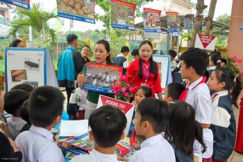 Explosive ordnance risk education for students in Quang Tri