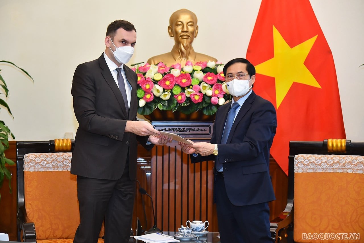 Vietnam Thanks Poland for Helping Evacuate 2,000 Vietnamese Citizens from Ukraine