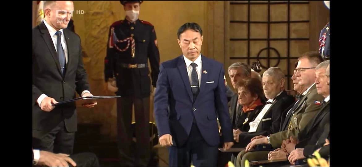first vietnamese czech honoured for contributions to czech republics national service