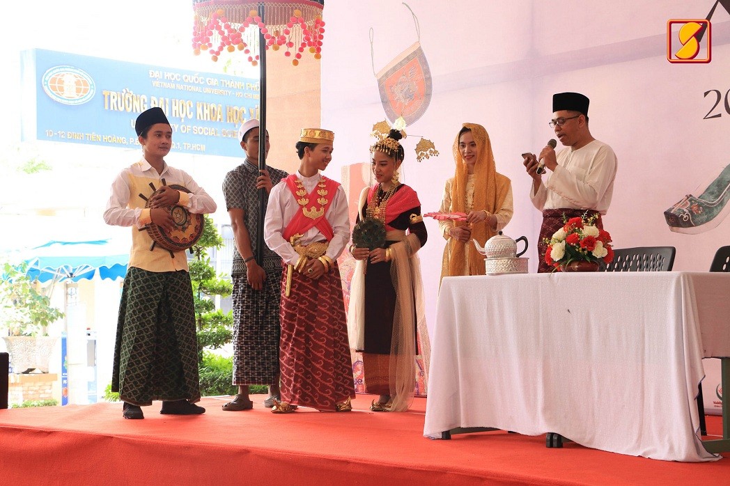 Traditional Costume Experience at Cultural Festival in Ho Chi Minh City