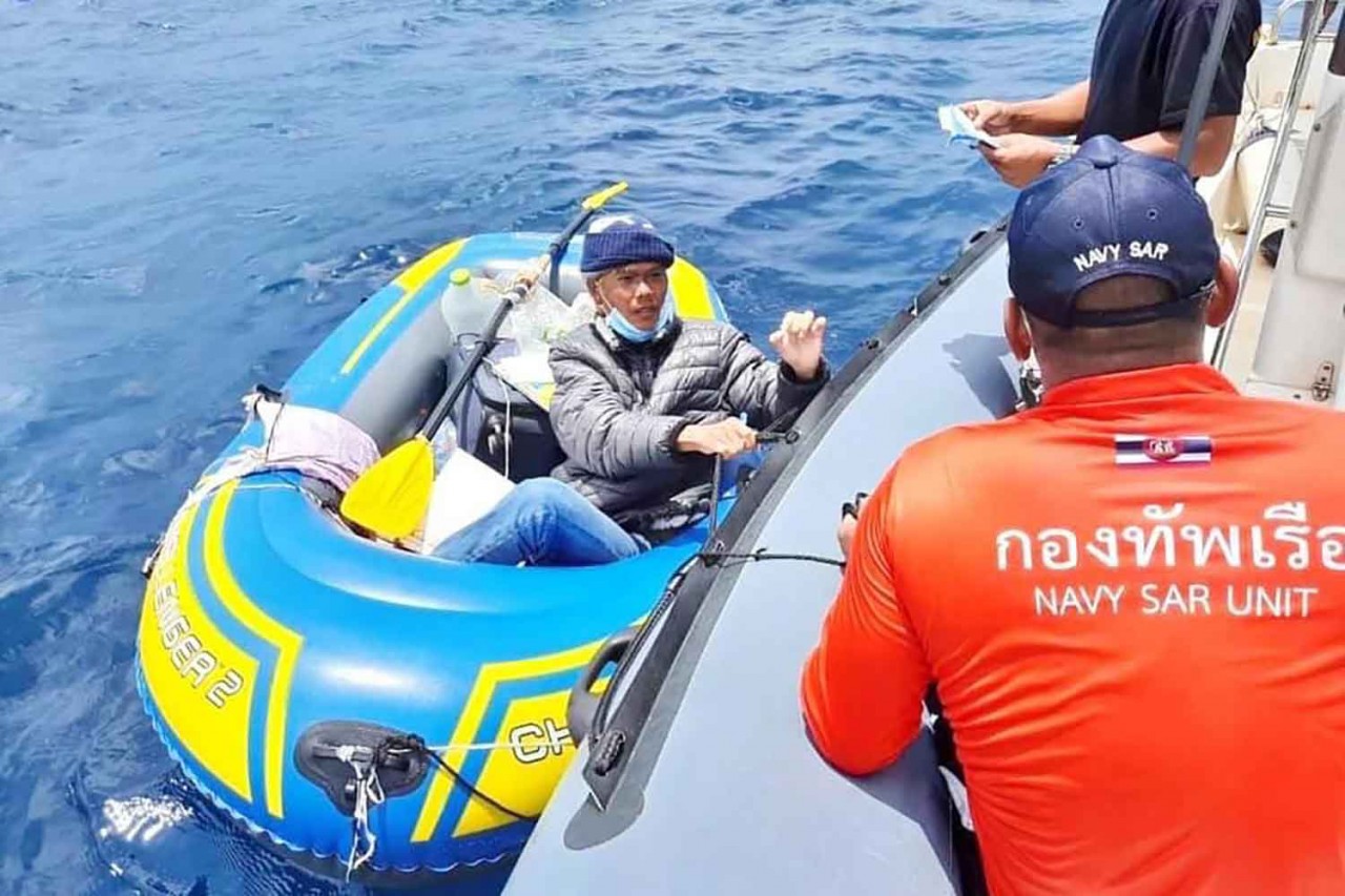separated by covid vietnamese man paddling towards india to meet his wife