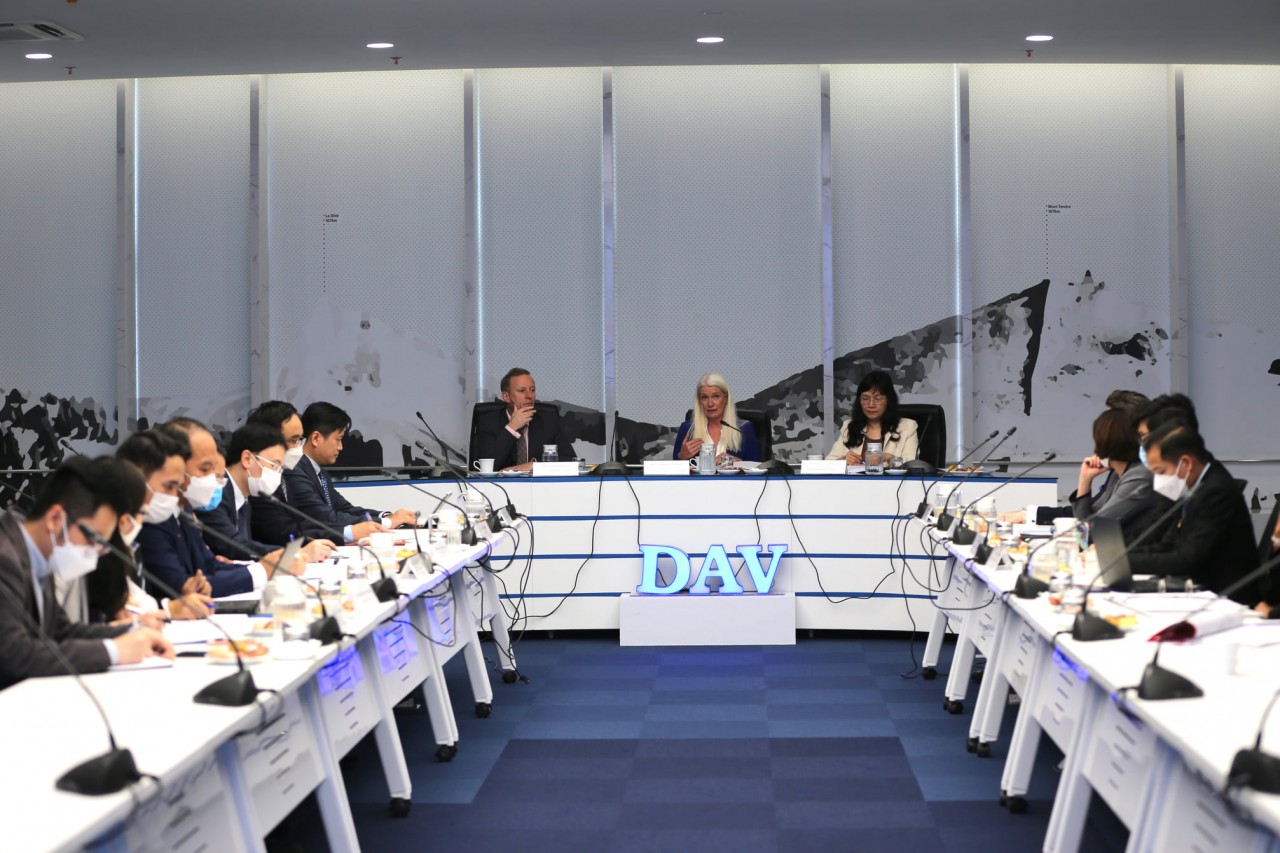 At the event at the Diplomatic Academy of Vietnam in Hanoi. Source: UK embassy in Hanoi