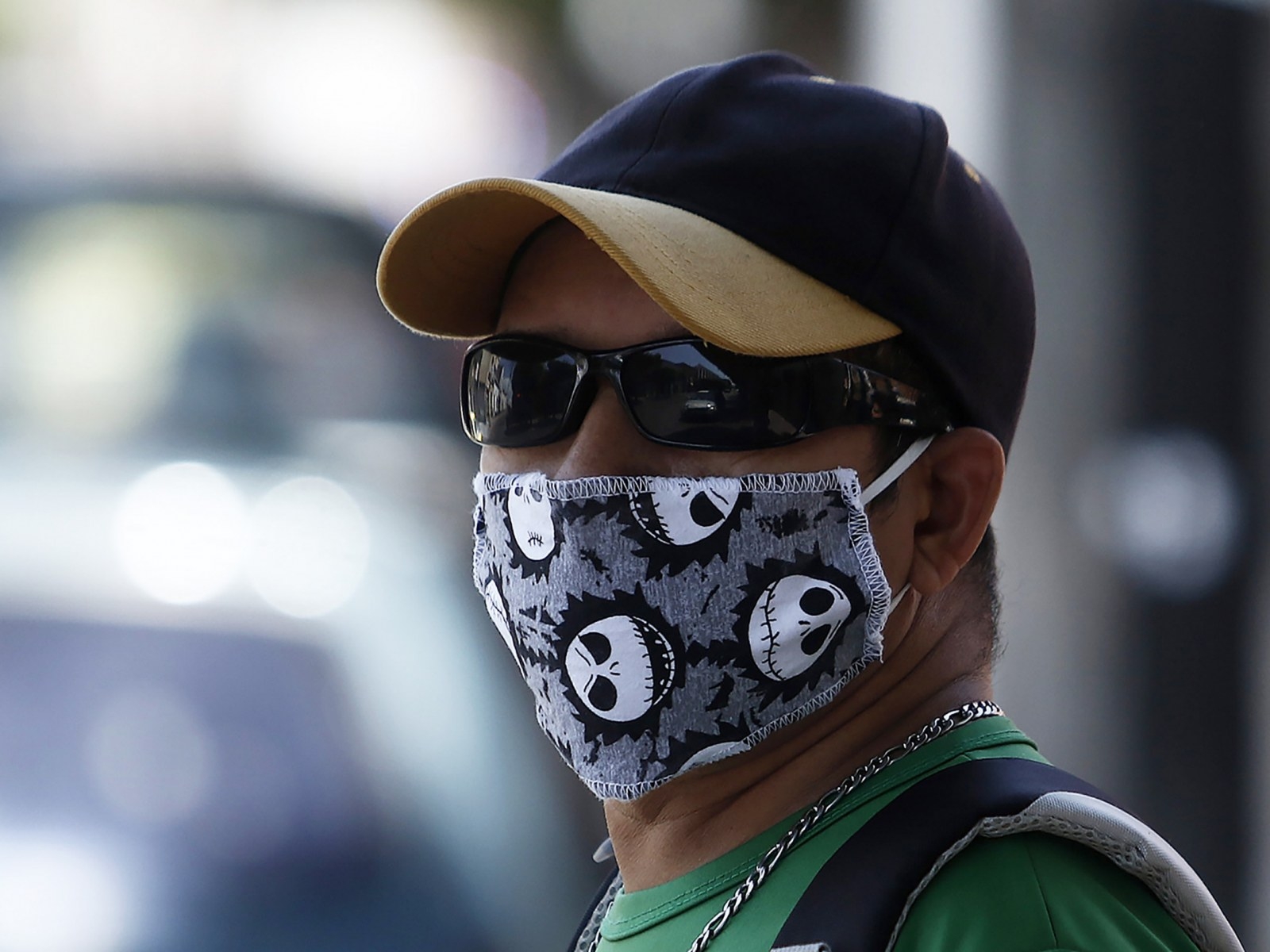 beard and glasses putting you at risk of coronavirus