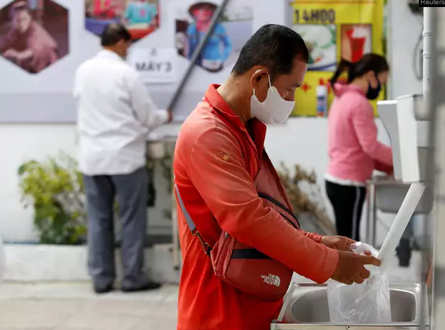 More free ‘rice ATMs’ set up in Hue, Da Nang