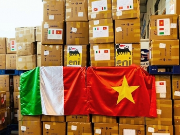 covid 19 fight second cargo of face masks from vietnam arrived in italy