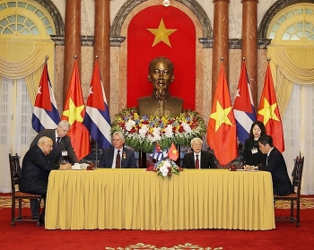 vietnamese people consistently support cuban people to overcome difficulties