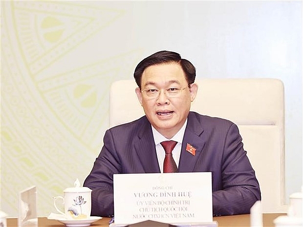 Newly-elected National Assembly Chairman holds phone talks with Lao counterpart