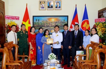 Can Tho Friendship Union greets Cambodia on traditional Chol Chnam Thmay festival