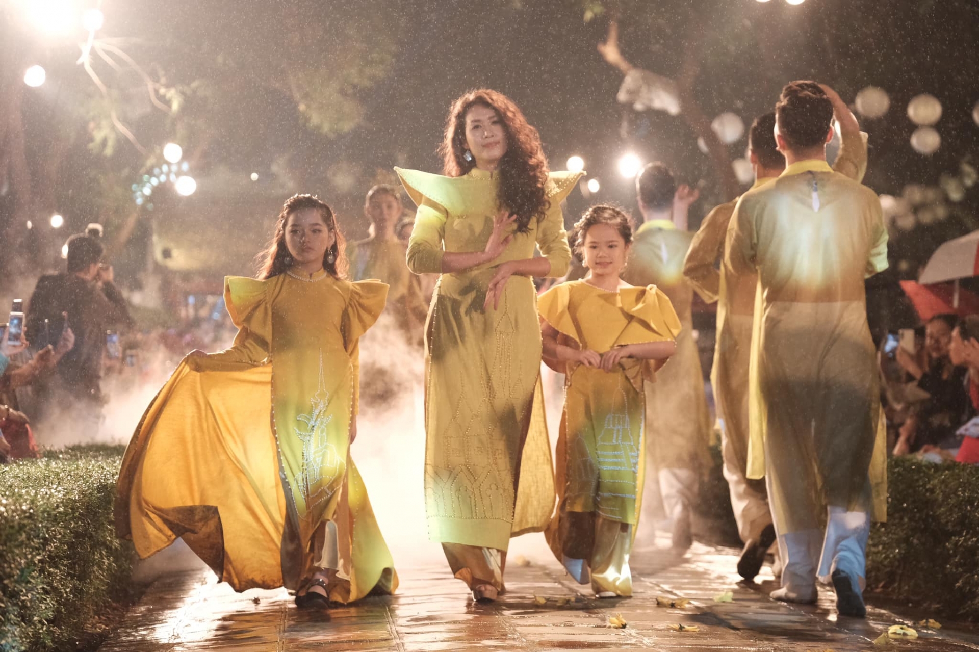 More than 600 Ao Dai designs take stage in Hanoi