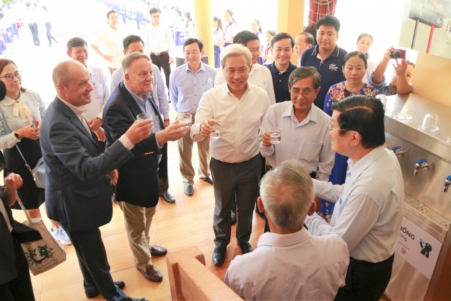 49 water filtrations and 100 scholarships granted to schools in remote rural area of Long An