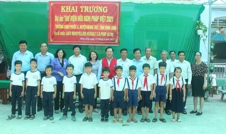 Vietnam-France Friendship Association supports reading room in Vinh Long