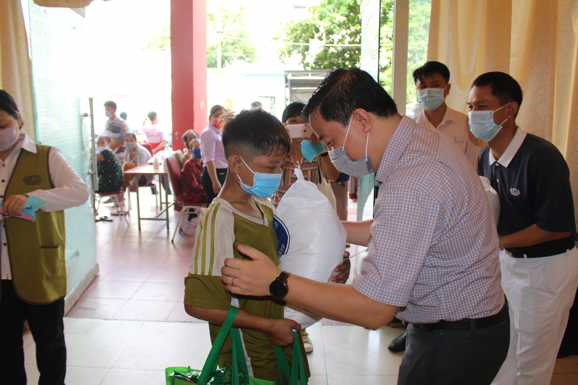 hufo join hands to help disadvantaged families affected by covid 19