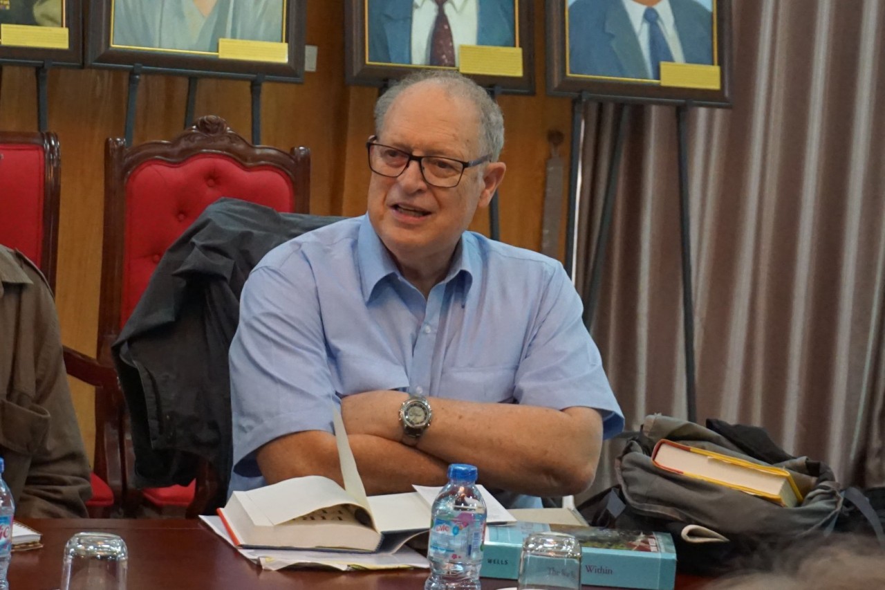 Vietnam's Diplomat Meets John McAuliff, A Close Friend of Vietnam