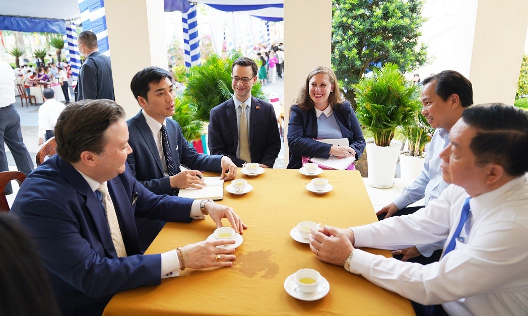 US Ambassador Visits Can Tho, Mekong Delta