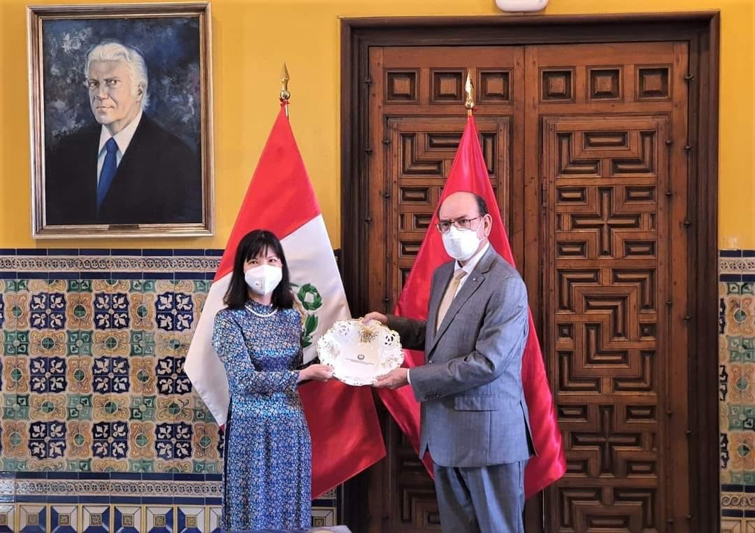 vietnam wants to deepen friendship and cooperation with peru