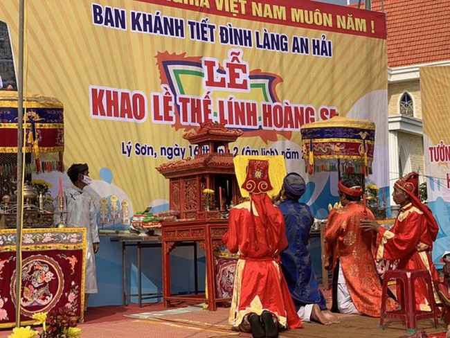 Feast and Commemoration Festival for Hoang Sa Soldiers Holds in Ly Son Island