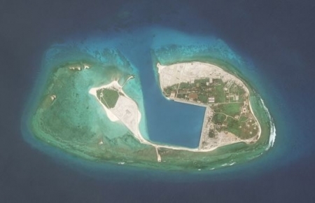 Chinese aircraft landing at Fiery Cross Reef, Vietnam urges parties not to further complicate situation