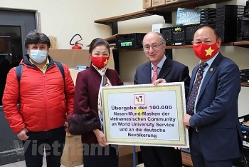 vietnamese citizens donates 100000 masks to 16 german states