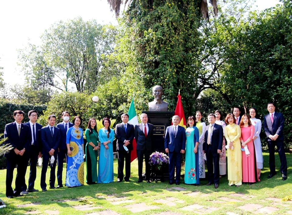 President Ho Chi Minh's birthday marked abroad