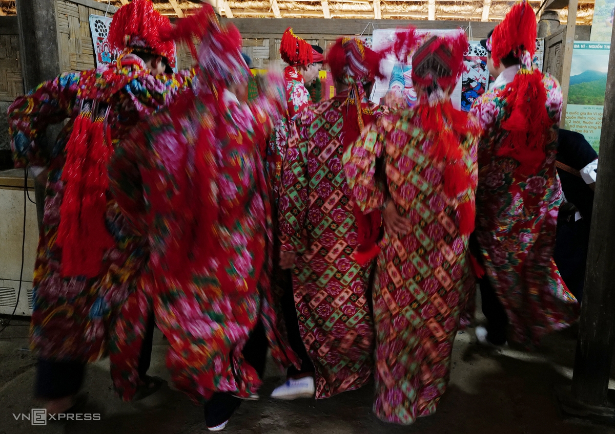 Ban Vuong festival of Dao ethnic group reenacted in Hanoi
