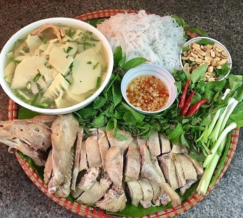 Vietnamese style grilled-duck vermicelli