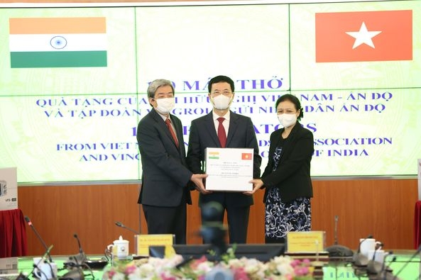 Friendship Association gives people of India 100 ventilators