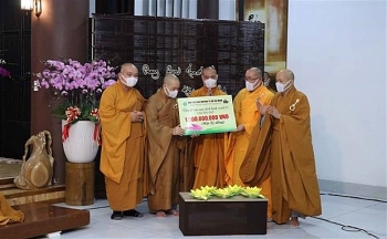 HCMC monks, Buddhists raise VND 1 billion for Covid-hit India