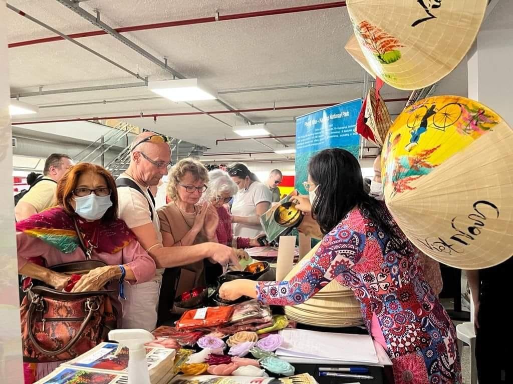 Vietnamese Handicrafts, Cuisine Introduced in Brasilia's Fair