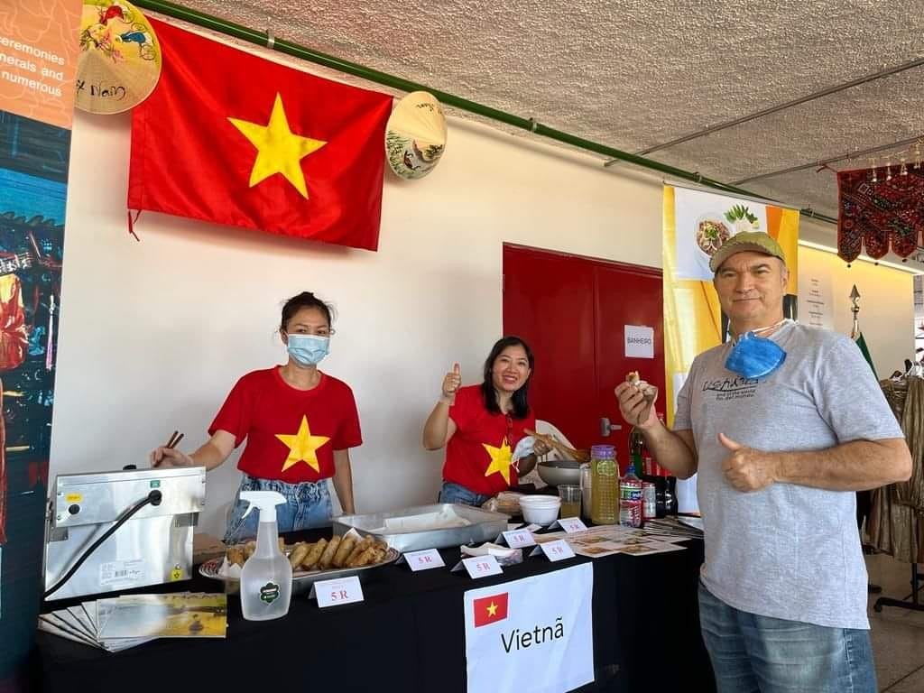 Vietnamese Handicrafts, Cuisine Introduced in Brasilia's Fair