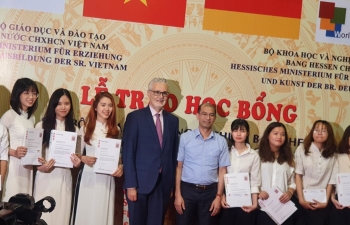 More than 90 outstanding students in Hanoi receive Hessen scholarships