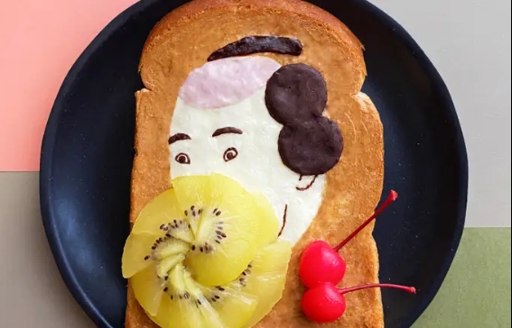 japanese artist makes her creations on plain bread using edible ingredients